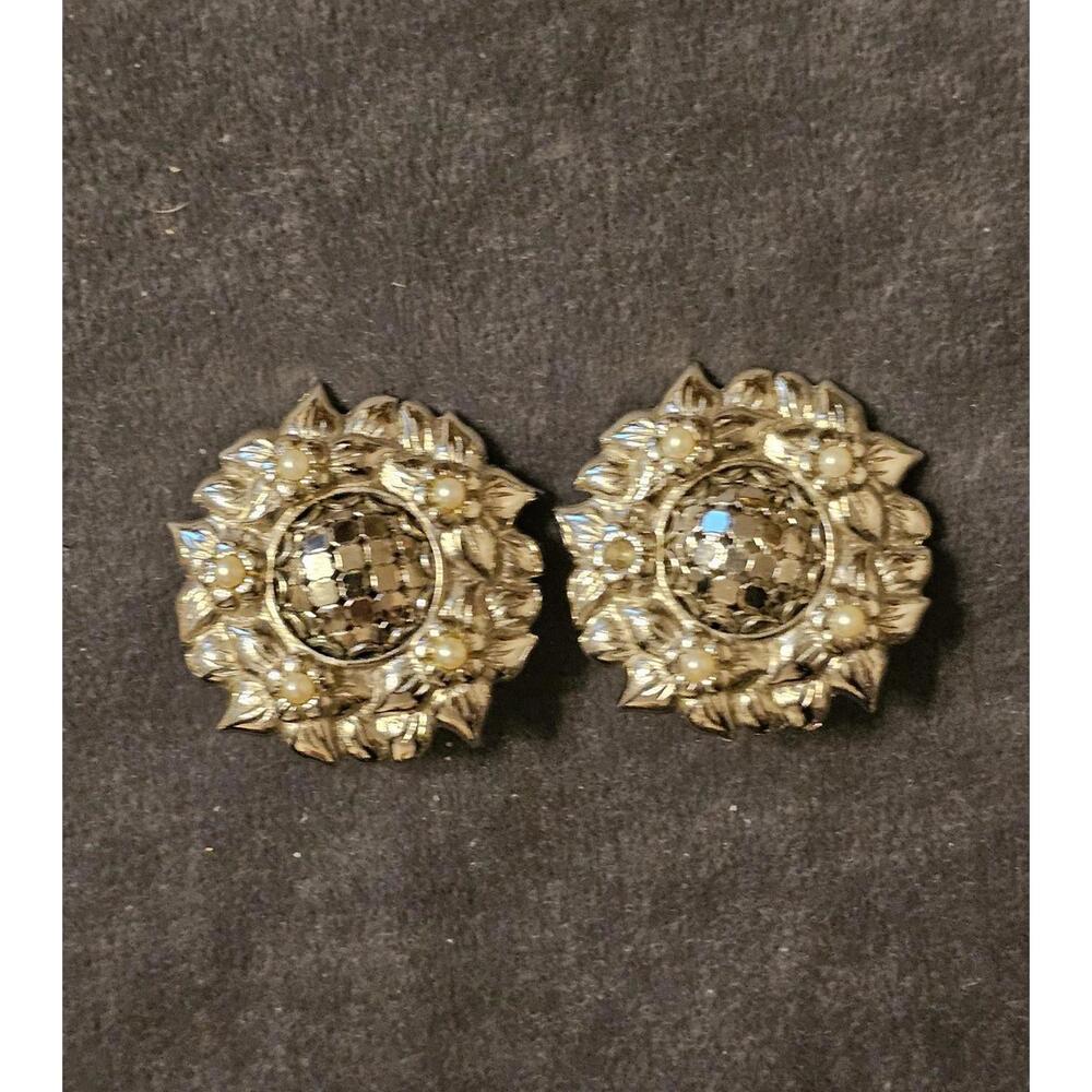 Vintage Whiting Davis Flower Clip On Earrings